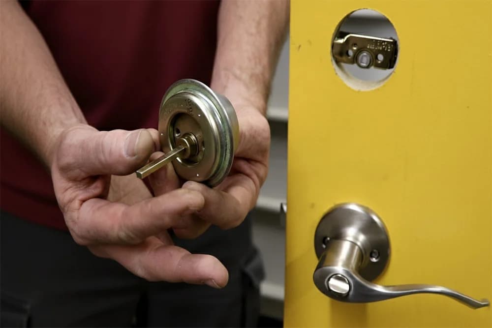 Locksmith Services & Handle Replacement